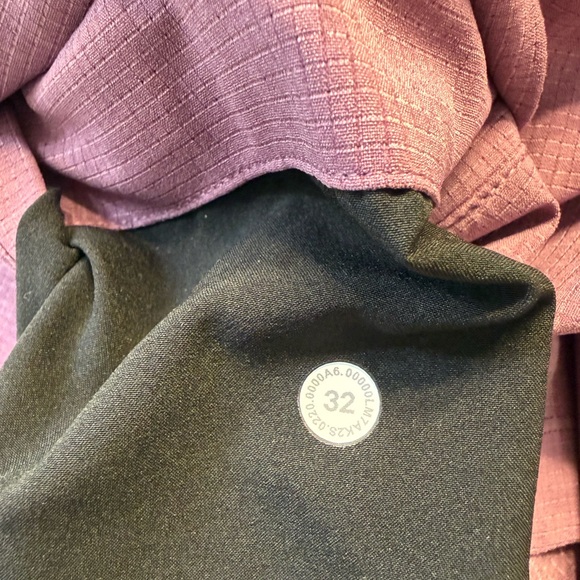 Commission short - Picture 2 of 3